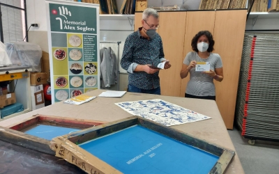 Morell i Fàbregas, davant la serigrafia per als guardonats/ Karen Madrid